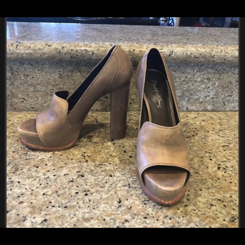Elizabeth and James Mae Taupe Platform Pump